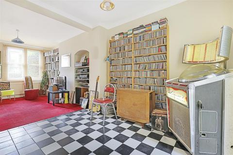 2 bedroom terraced house for sale, Siward Road, London N17
