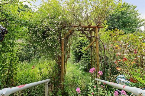 75 Bramble Drive, Hailsham, BN27 3EQ