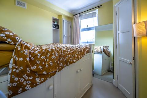 1 bedroom flat for sale, Askew Road Shepherds Bush London