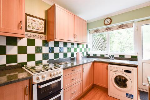 2 bedroom terraced house for sale, Elm Avenue, Chatham