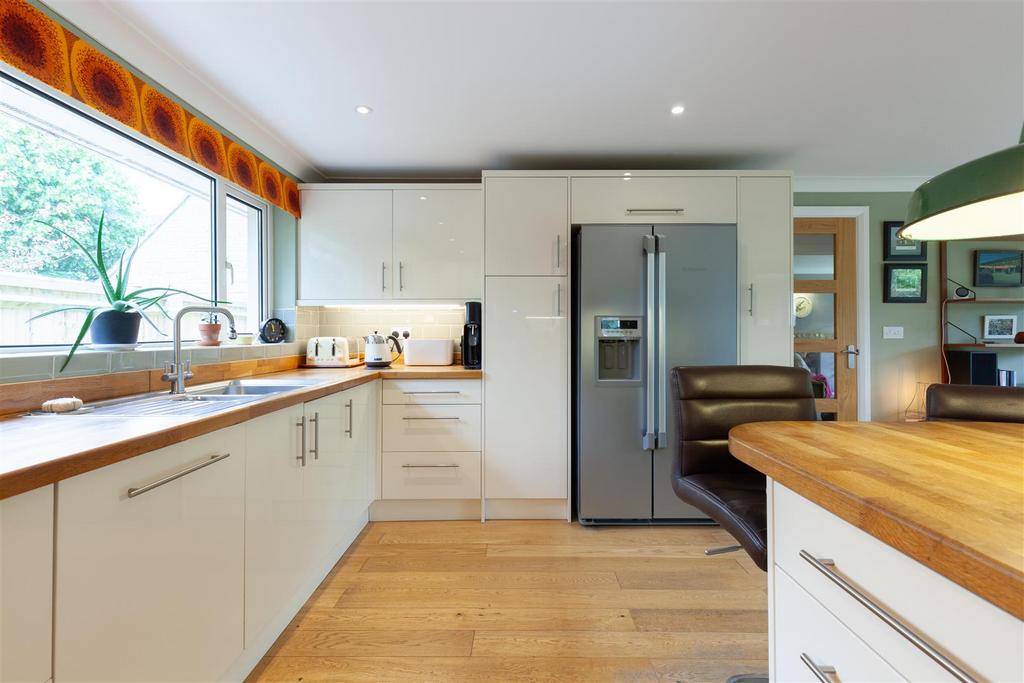 Kitchen 4.jpg