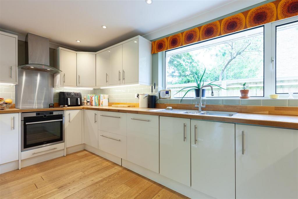 Kitchen 1.jpg