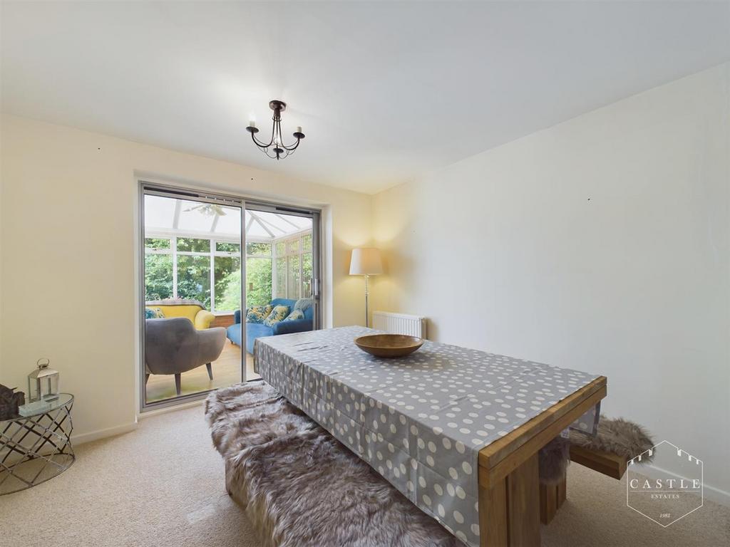 Lounge/dining room