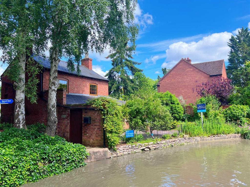 Warwick Road, StratforduponAvon 2 bed detached house for sale £450,000