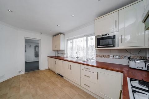 2 bedroom apartment for sale, New Road, London E4
