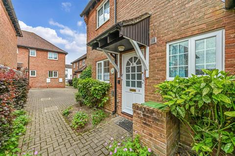 1 bedroom flat for sale, Heath Court, Petersfield, Hampshire