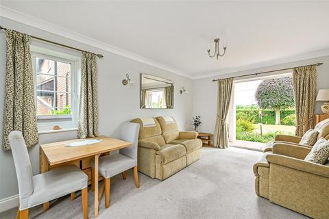 1 bedroom flat for sale, Heath Court, Petersfield, Hampshire