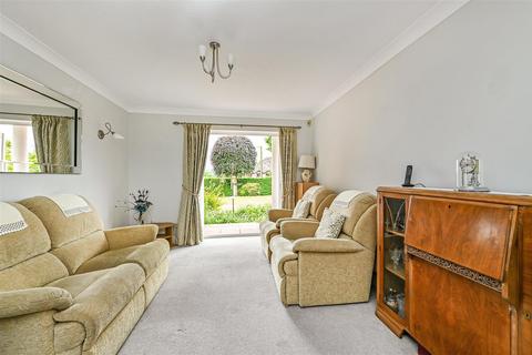 1 bedroom flat for sale, Heath Court, Petersfield, Hampshire