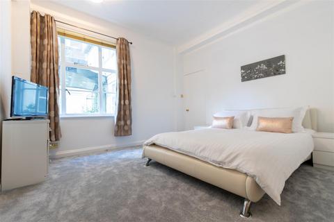 1 bedroom apartment to rent, Carrington House, Mayfair, W1