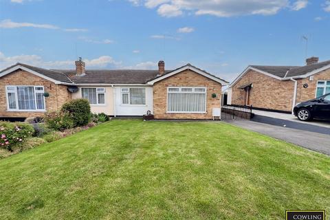 2 bedroom semi-detached bungalow for sale, Long Meadow Drive, Wickford