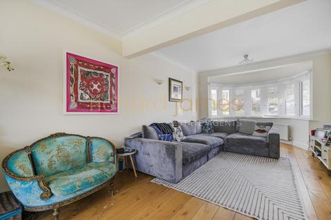 43 Lawrence Avenue, London, NW7 4NL