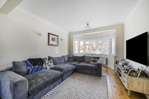 43 Lawrence Avenue, London, NW7 4NL