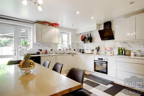 12 Rigby Place, Enfield, EN3 6GZ