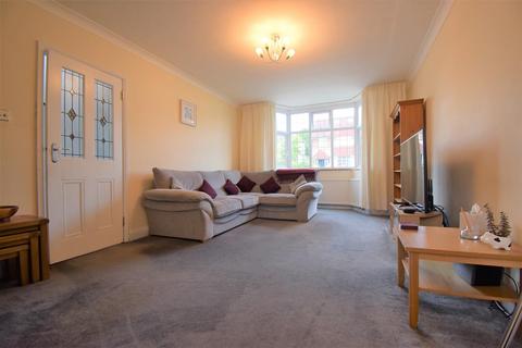 3 bedroom semi-detached house to rent, Pine Gardens, Ruislip HA4