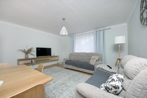 2 bedroom flat for sale, Glebe Court, Grange Road, London