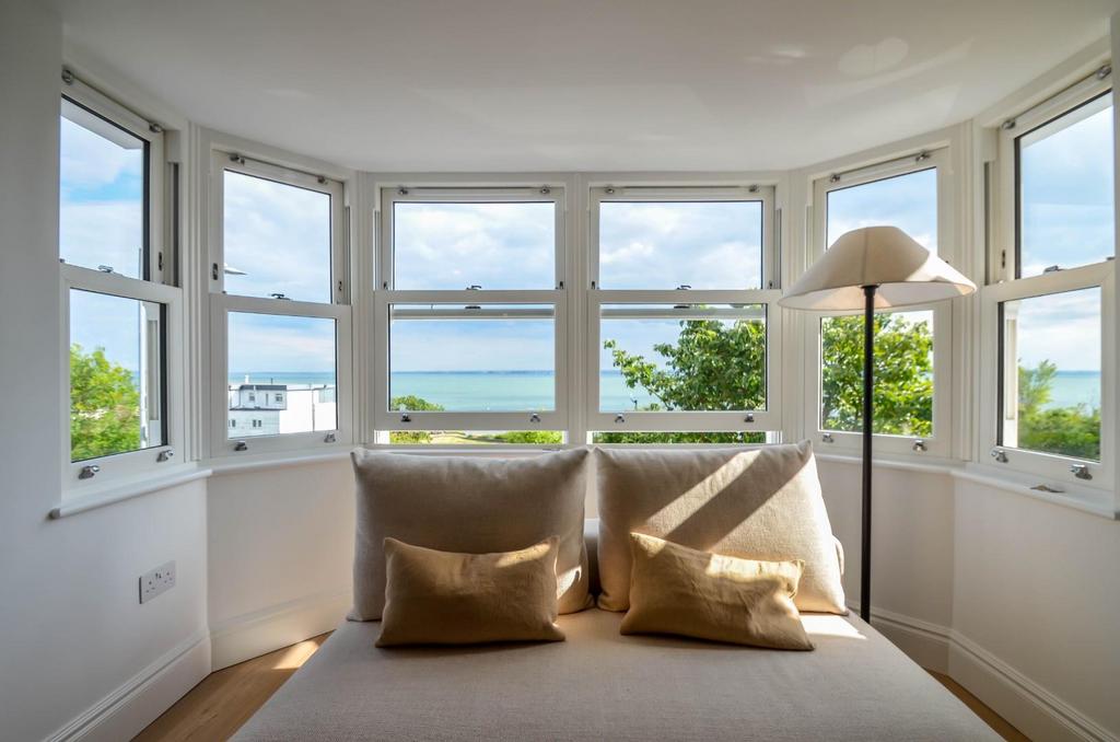 Lounge Bay Window