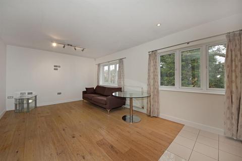 2 bedroom flat to rent, Pendlewood Close, W5