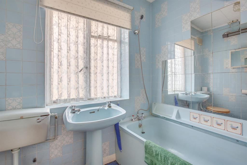 130 A Cressex Road, HP12 4 TZ-5.jpg