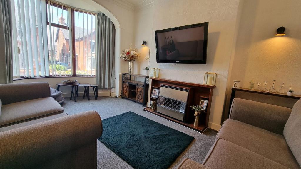 Gloucester Avenue, Blackpool, Lancashire 3 bed house £725 pcm (£167 pw)