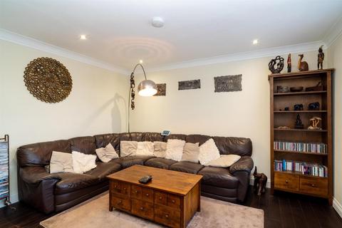 3 bedroom end of terrace house for sale, Rossington Avenue, Borehamwood WD6