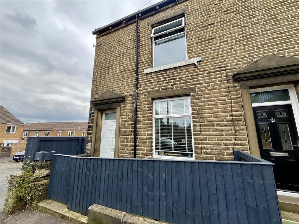 Albert Street, Elland 4 bed end of terrace house for sale £175,000