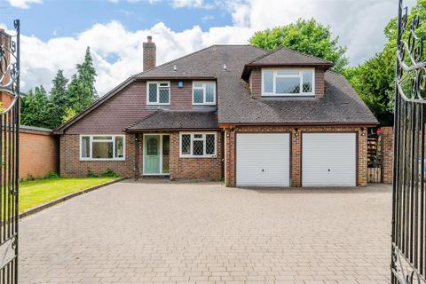 4 bedroom detached house for sale, Dorking Road, Tadworth