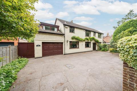 4 bedroom detached house for sale, 230 Havant Road, Hayling Island PO11