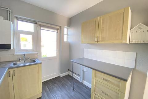 3 bedroom terraced house to rent, Central Avenue, Gravesend