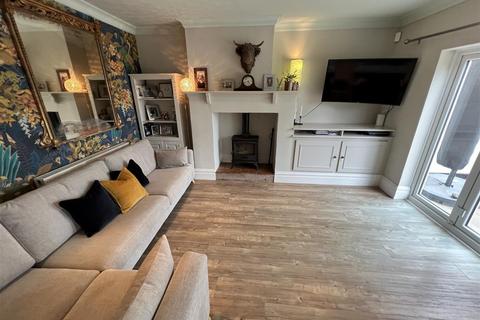 7 Mostyn Avenue, Heswall, Wirral, CH60 9JX