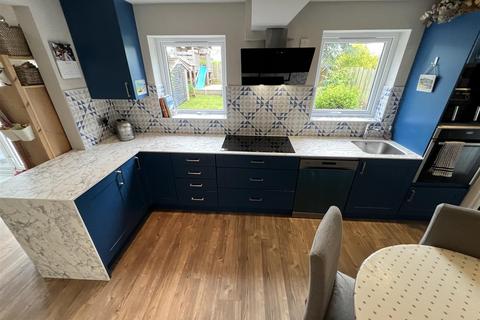 7 Mostyn Avenue, Heswall, Wirral, CH60 9JX