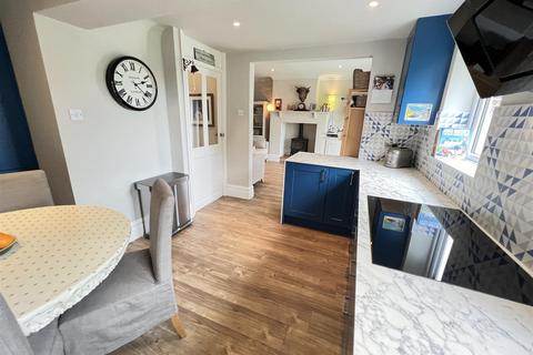 7 Mostyn Avenue, Heswall, Wirral, CH60 9JX