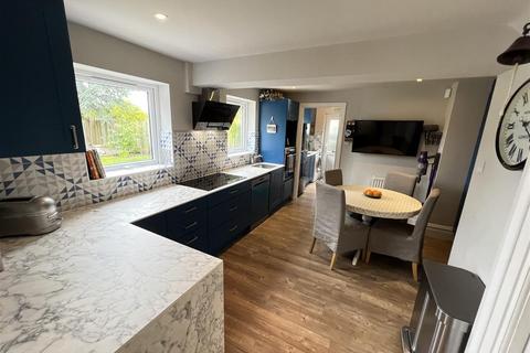 7 Mostyn Avenue, Heswall, Wirral, CH60 9JX