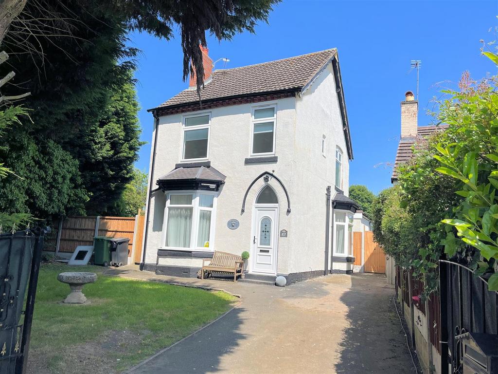 107 Long Lane, Halesowen B62 3 bed detached house £375,000