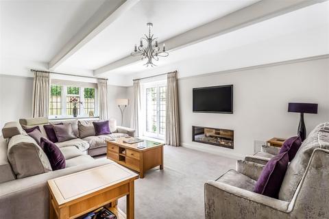52 Lower Road, Fetcham, Leatherhead, KT22 9ER