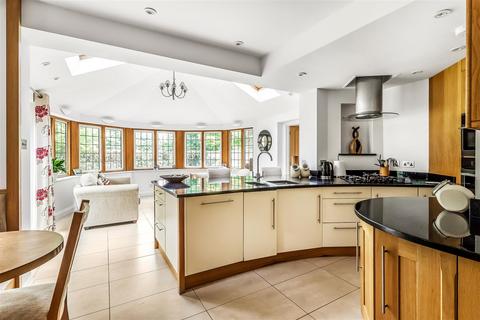 52 Lower Road, Fetcham, Leatherhead, KT22 9ER