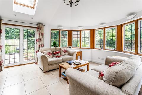 52 Lower Road, Fetcham, Leatherhead, KT22 9ER