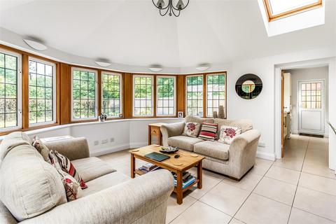 52 Lower Road, Fetcham, Leatherhead, KT22 9ER