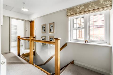 52 Lower Road, Fetcham, Leatherhead, KT22 9ER