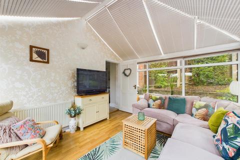 7 Kirk Road, Nottingham, NG3 6GX