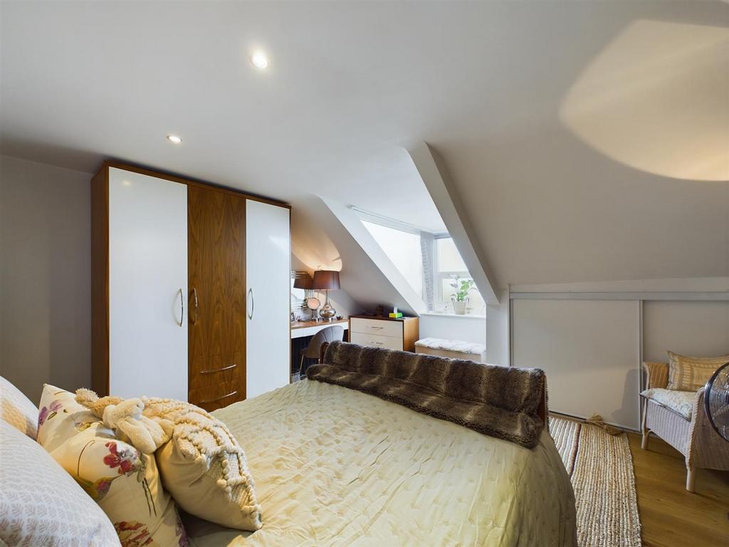 Bed 1 3.jpg