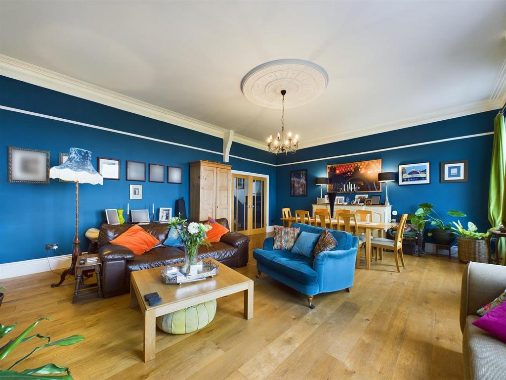 Lounge 3.jpg