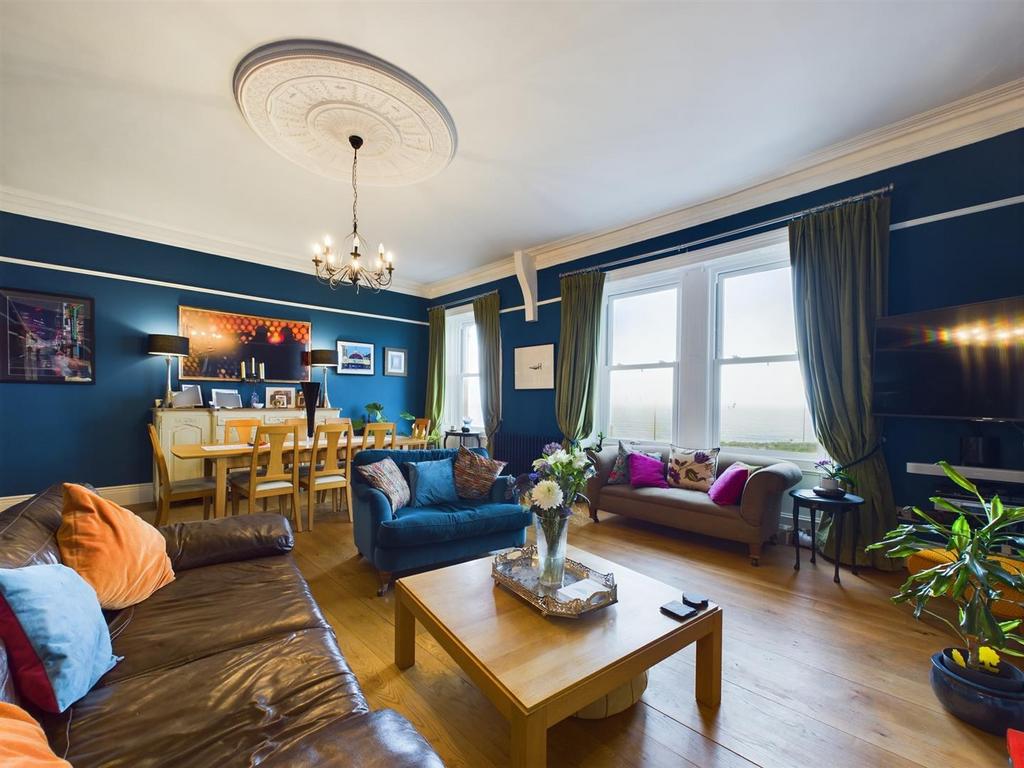Lounge 5.jpg