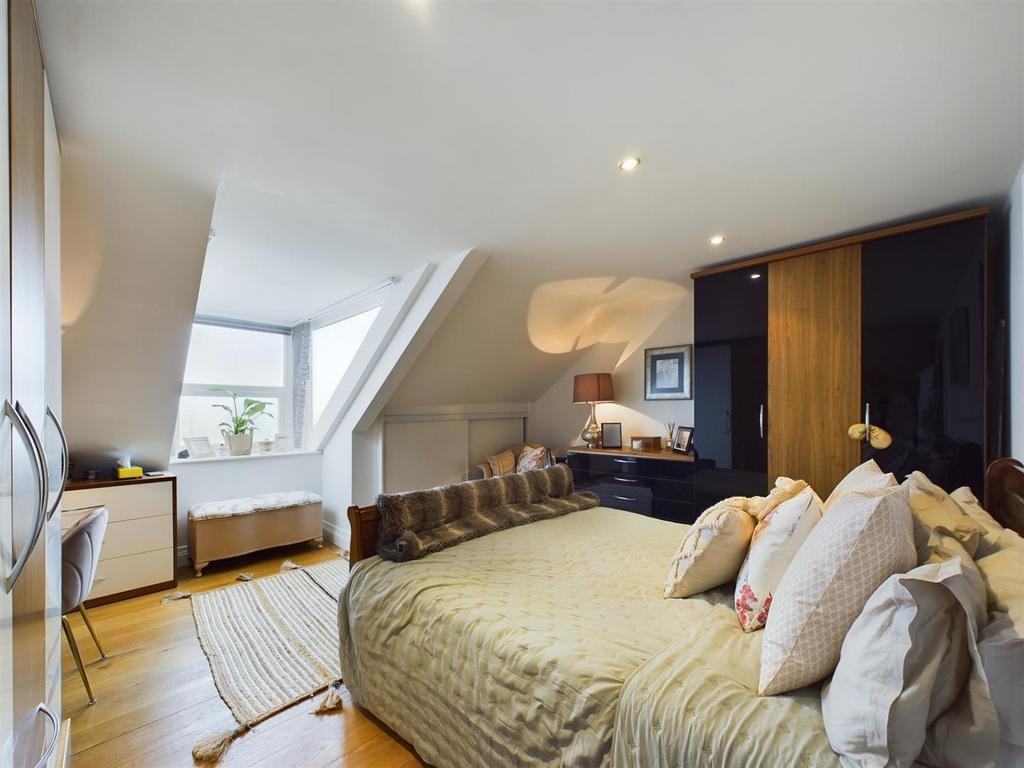 Bed 1.jpg
