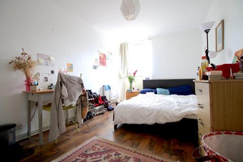 4 bedroom flat to rent, St. Stephens Road, London E3