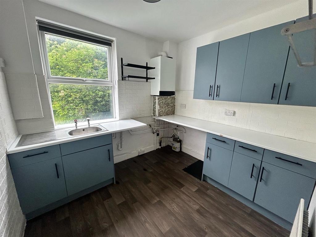 Devonshire Drive, Holystone 2 bed end of terrace house £600 pcm (£138 pw)