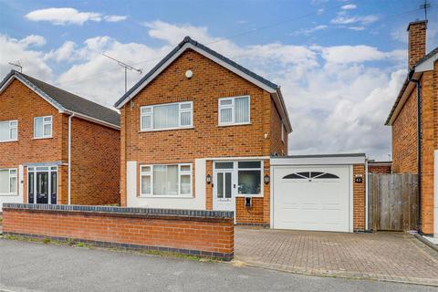 3 bedroom detached house for sale, Edgewood Drive, Hucknall NG15