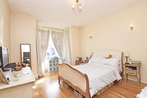 2 bedroom apartment to rent, Belgrade Road, Hampton