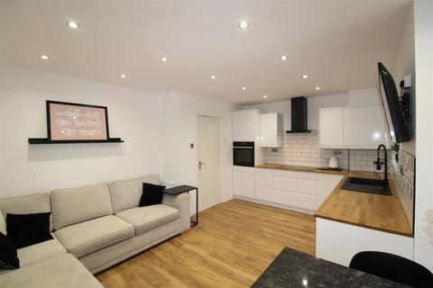 4 bedroom terraced house for sale, Trinity Courtyard, St Peters Basin, Newcastle Upon Tyne