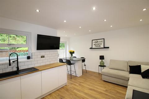 4 bedroom terraced house for sale, Trinity Courtyard, St Peters Basin, Newcastle Upon Tyne