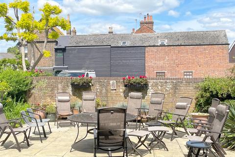 2 bedroom retirement property for sale, Strand Quay, Rye